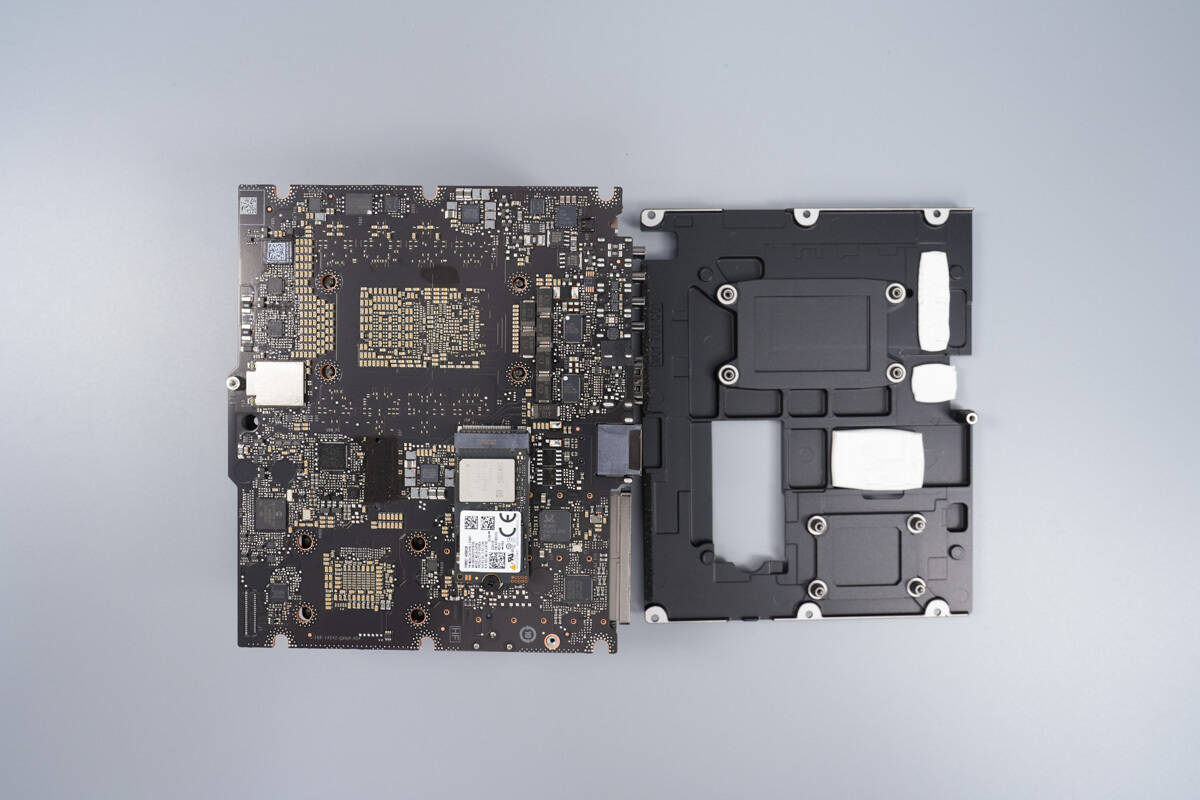 Teardown of NVIDIA DGX Spark 4TB-Chargerlab