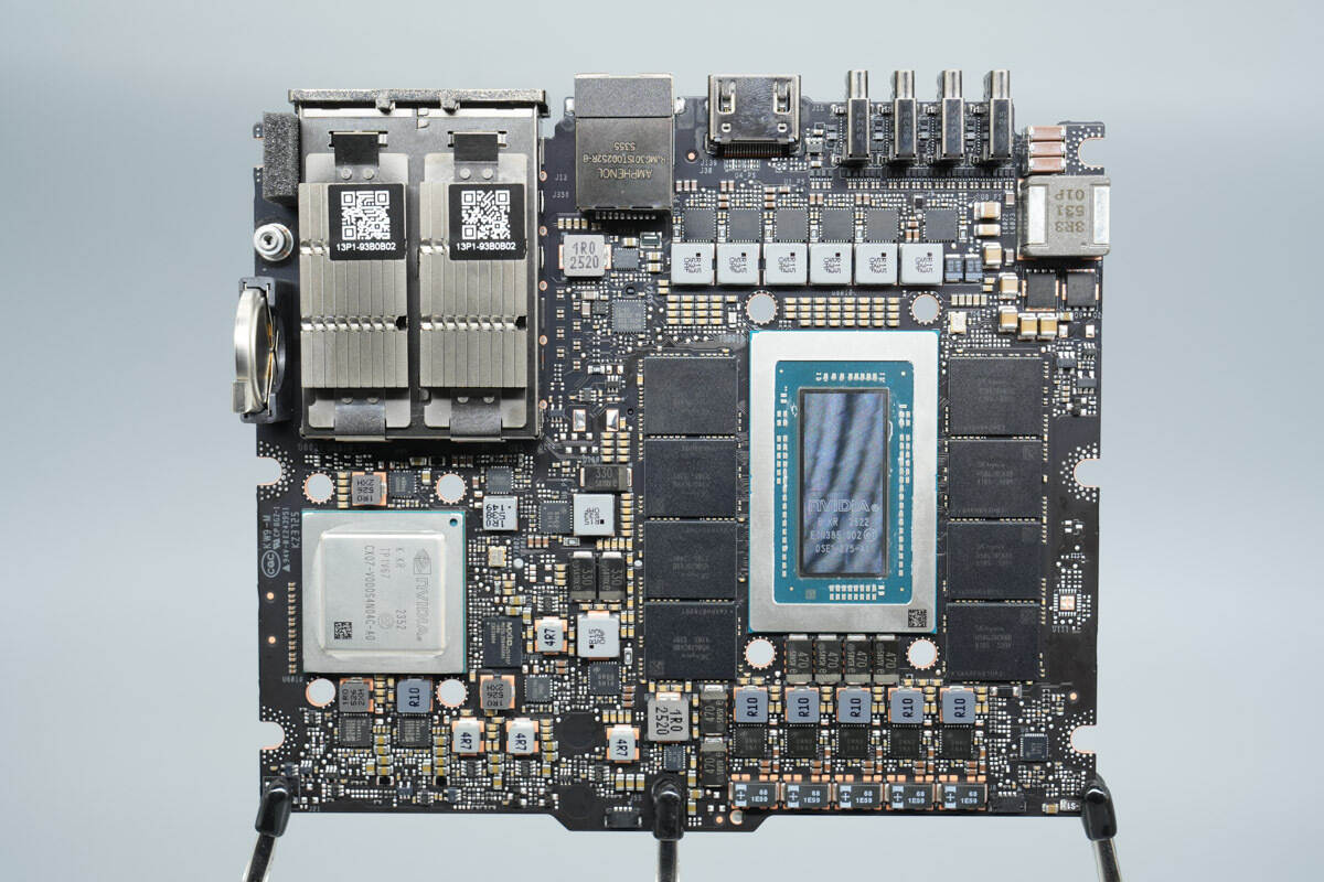 Teardown of NVIDIA DGX Spark 4TB-Chargerlab