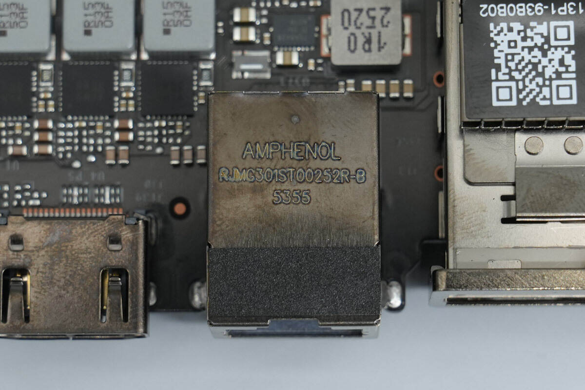 Teardown of NVIDIA DGX Spark 4TB-Chargerlab