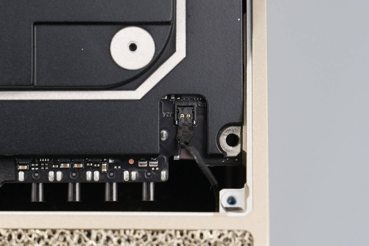 Teardown of NVIDIA DGX Spark 4TB-Chargerlab