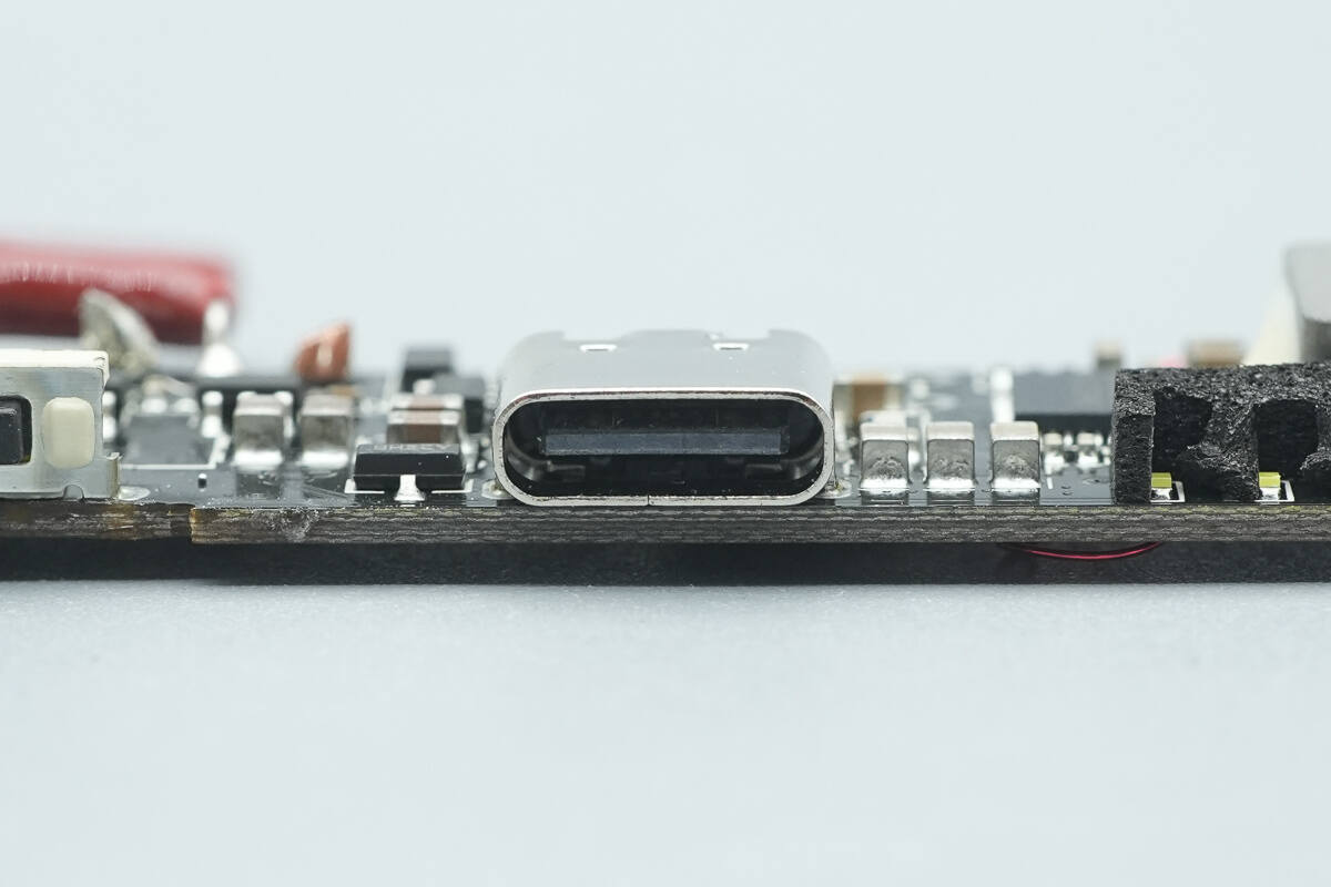 Teardown of BYD Ocean Series Magnetic Power Bank YM117 (Need for Speed Edition)-Chargerlab