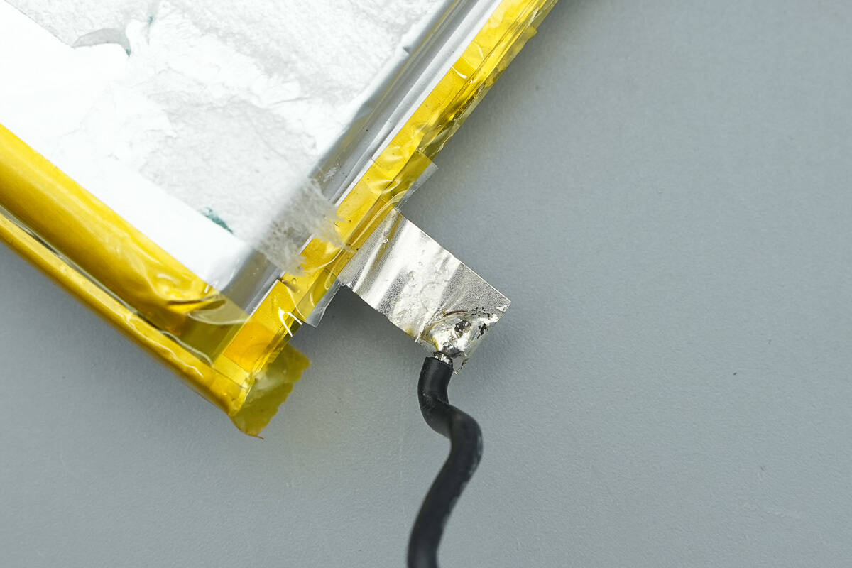 Teardown of BYD Ocean Series Magnetic Power Bank YM117 (Need for Speed Edition)-Chargerlab