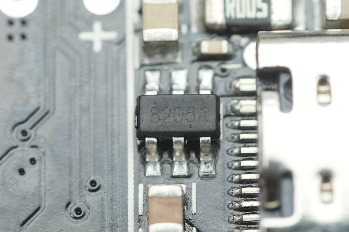 Teardown of BYD Ocean Series Magnetic Power Bank YM117 (Need for Speed Edition)-Chargerlab