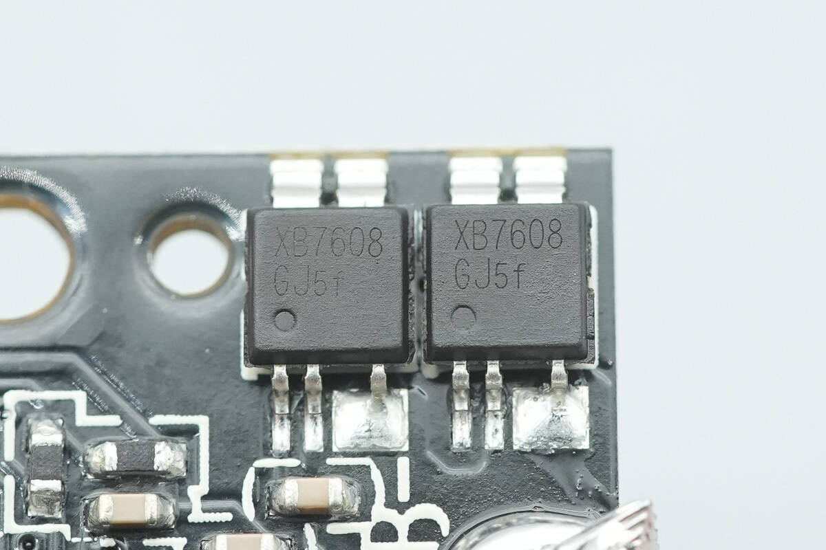 Teardown of BYD Ocean Series Magnetic Power Bank YM117 (Need for Speed Edition)-Chargerlab