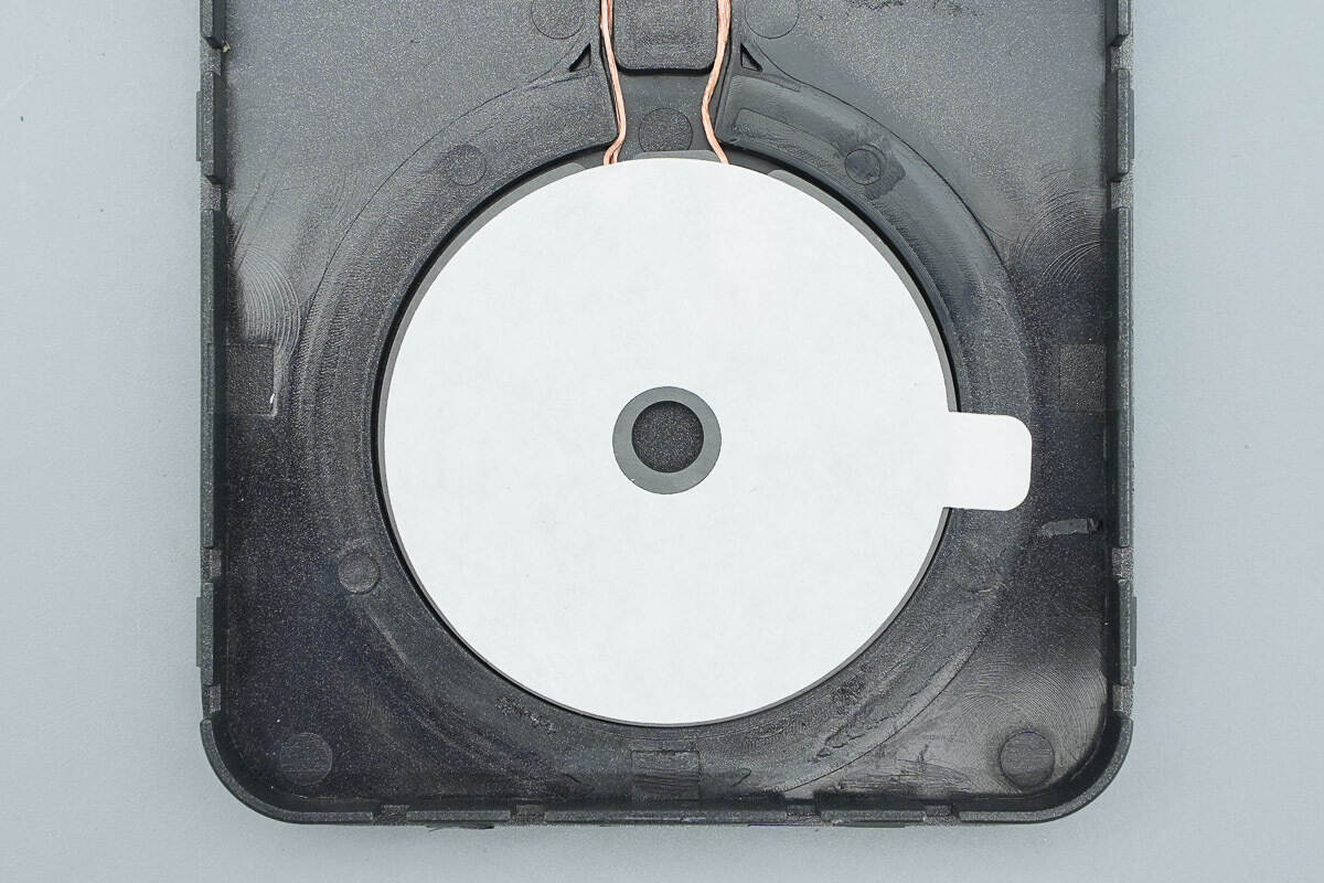 Teardown of BYD Ocean Series Magnetic Power Bank YM117 (Need for Speed Edition)-Chargerlab