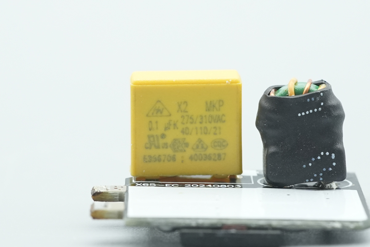 Teardown of the WEX 65W SiC Charger-Chargerlab