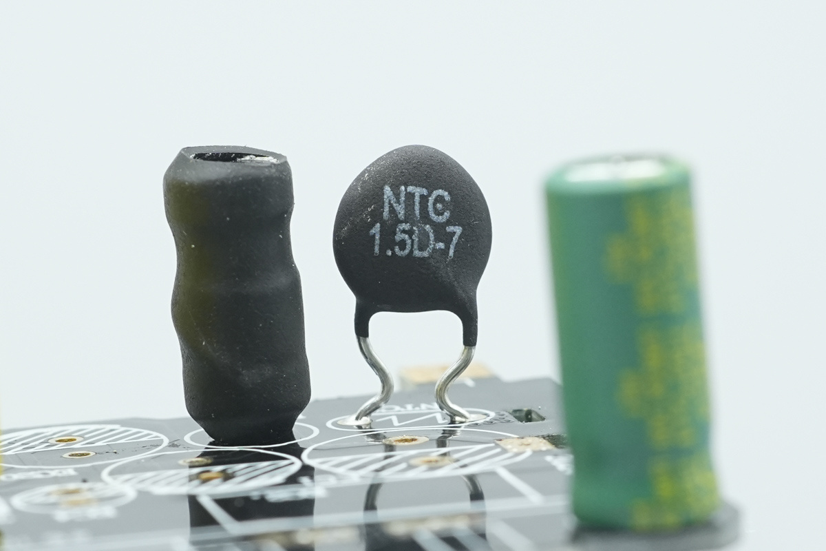 Teardown of the WEX 65W SiC Charger-Chargerlab