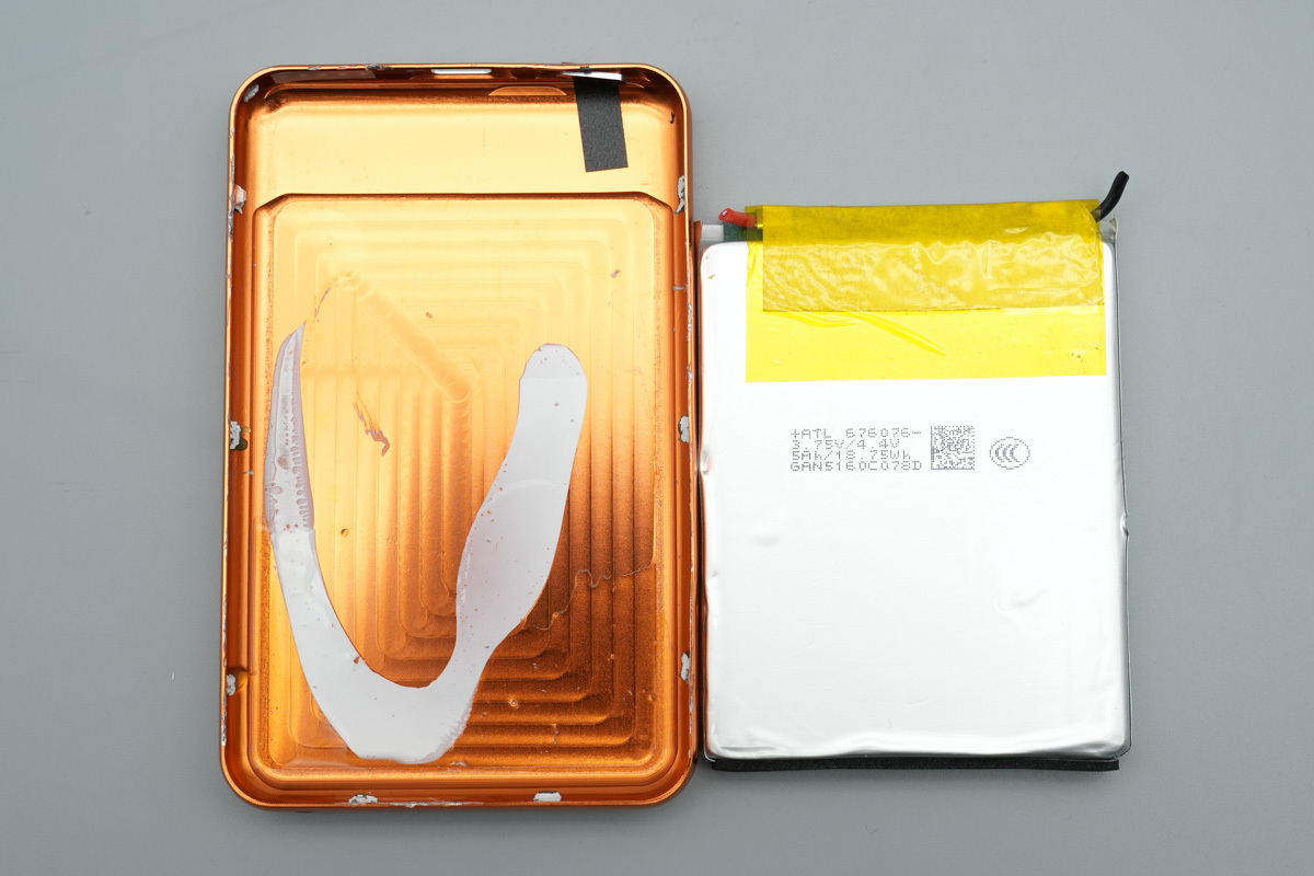 Teardown of the WiWU Silver Seraph Alloy Unibody Power Bank-Chargerlab