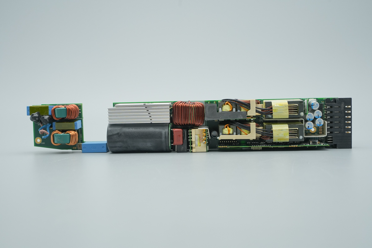 Teardown of the muRata’s 2000W Titanium-Rated SiC Server PSU-Chargerlab