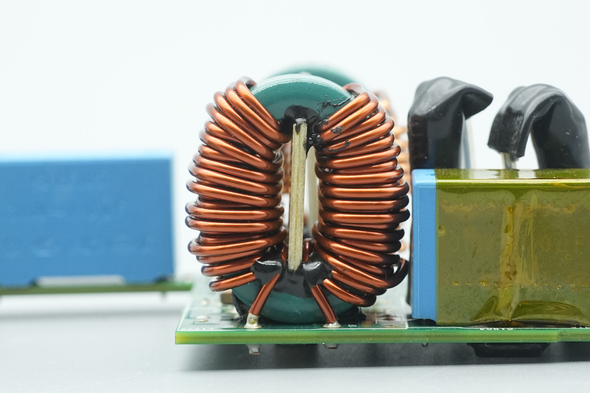Teardown of the muRata’s 2000W Titanium-Rated SiC Server PSU-Chargerlab