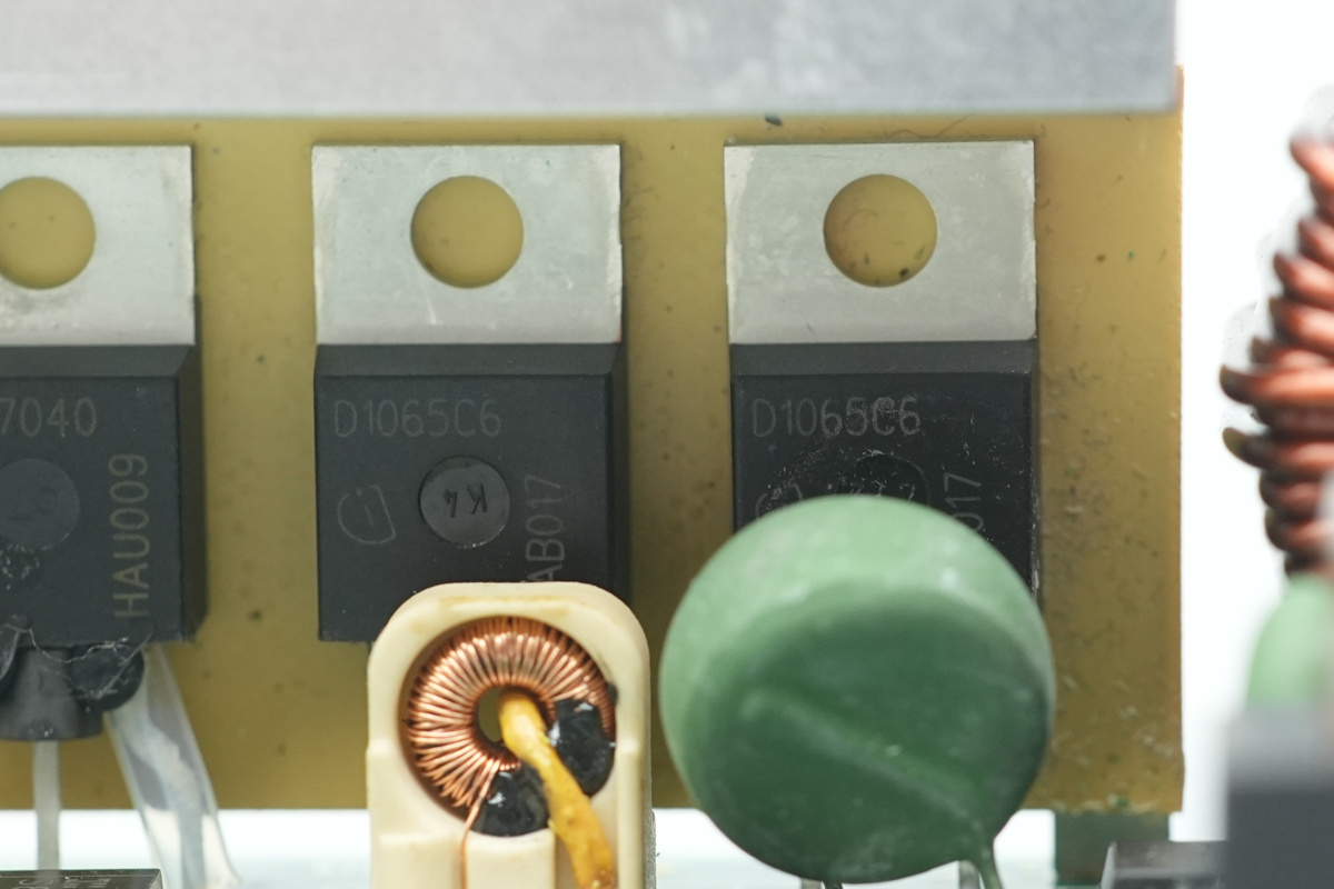 Teardown of the muRata’s 2000W Titanium-Rated SiC Server PSU-Chargerlab