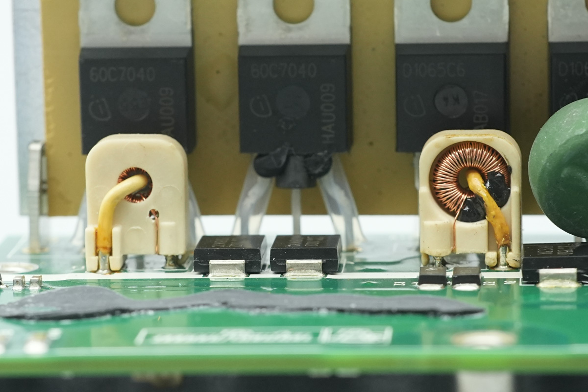 Teardown of the muRata’s 2000W Titanium-Rated SiC Server PSU-Chargerlab