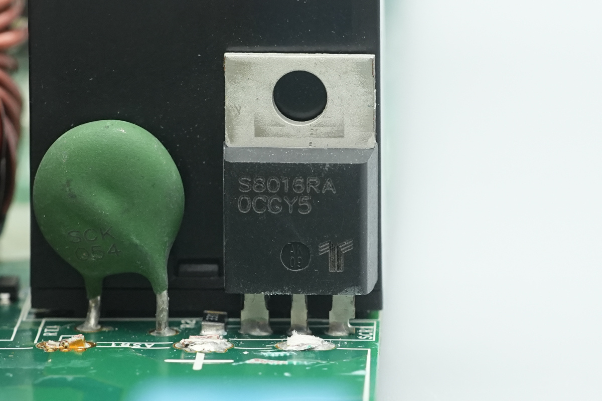 Teardown of the muRata’s 2000W Titanium-Rated SiC Server PSU-Chargerlab
