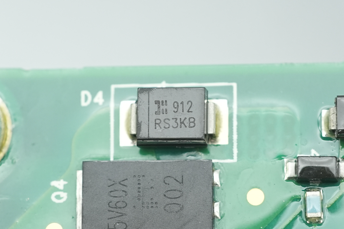 Teardown of the muRata’s 2000W Titanium-Rated SiC Server PSU-Chargerlab