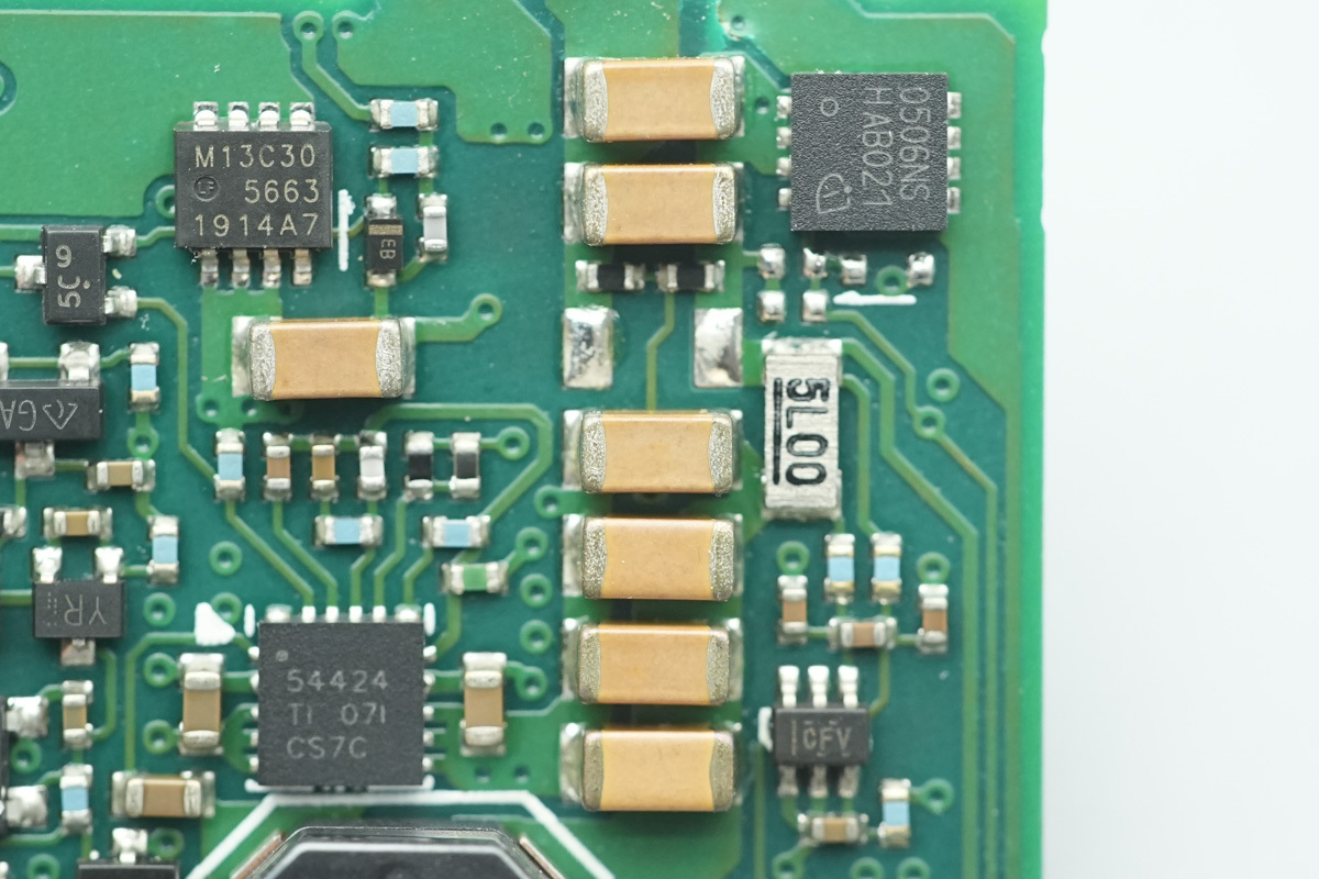 Teardown of the muRata’s 2000W Titanium-Rated SiC Server PSU-Chargerlab