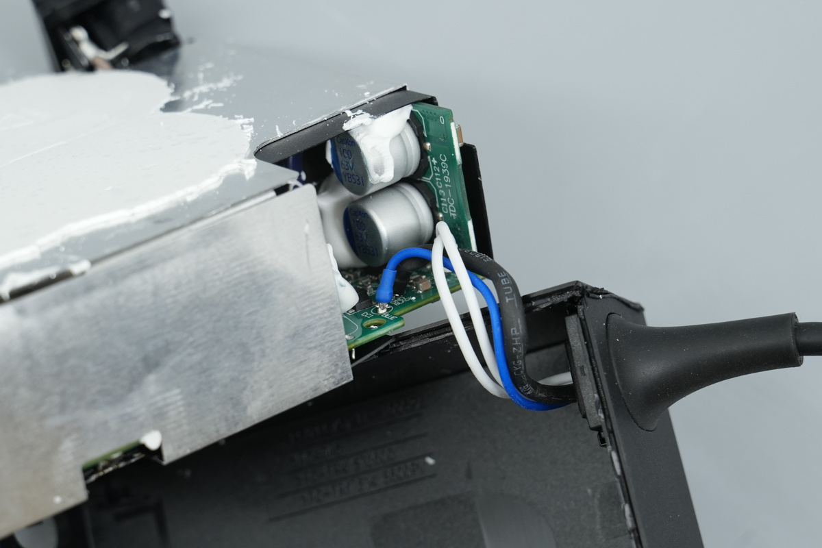 Teardown of the NVIDIA DGX Spark Original 240W USB-C Power Adapter-Chargerlab