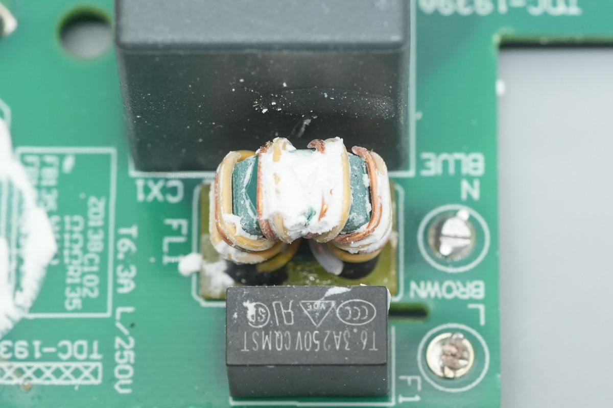 Teardown of the NVIDIA DGX Spark Original 240W USB-C Power Adapter-Chargerlab