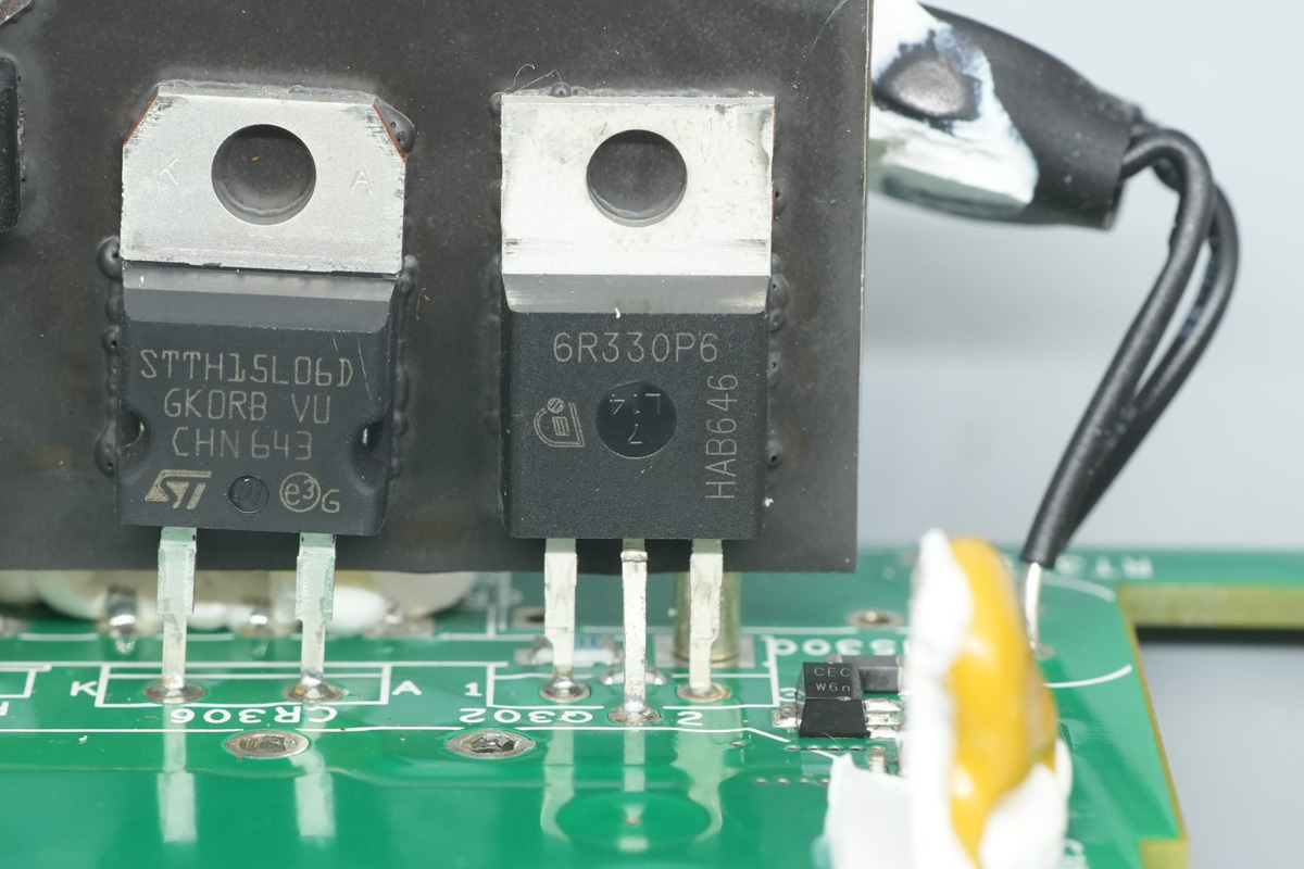 Teardown ofthe GE CSAC0250BZ 250W 80 PLUS Platinum Server Power Supply-Chargerlab