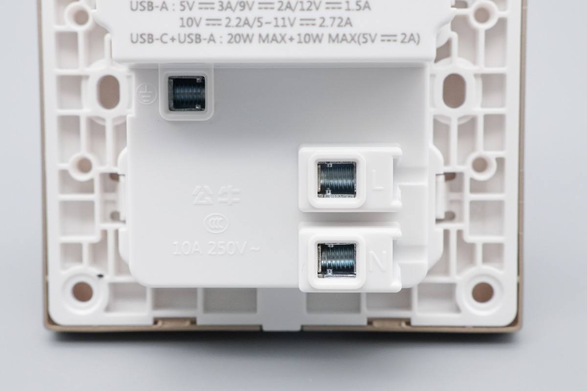 Teardown of the BULL UFCS Fast-Charging 86-Type Wall Panel-Chargerlab