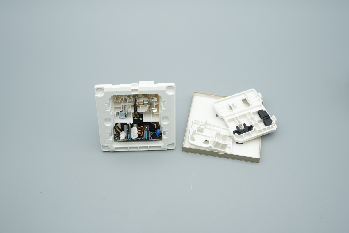 Teardown of the BULL UFCS Fast-Charging 86-Type Wall Panel-Chargerlab