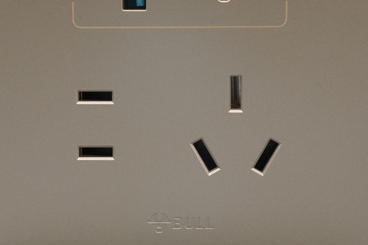 Teardown of the BULL UFCS Fast-Charging 86-Type Wall Panel-Chargerlab
