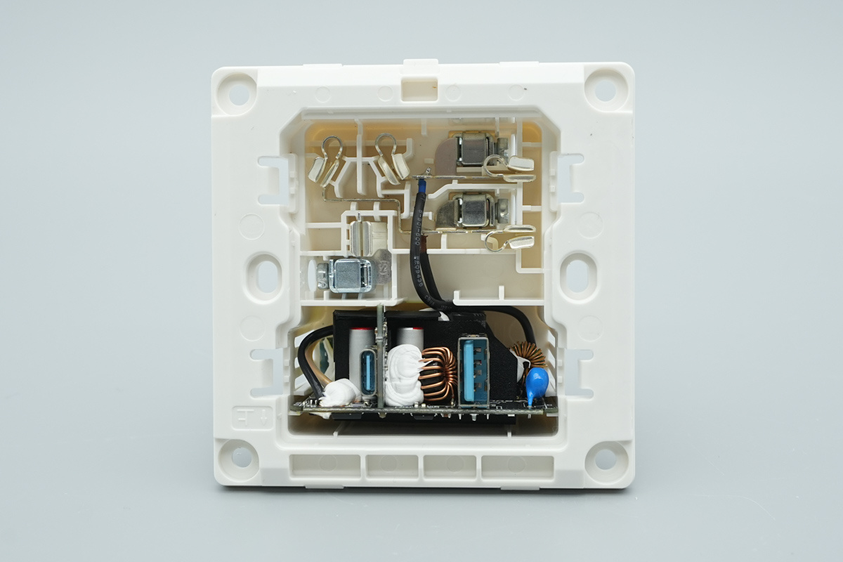 Teardown of the BULL UFCS Fast-Charging 86-Type Wall Panel-Chargerlab