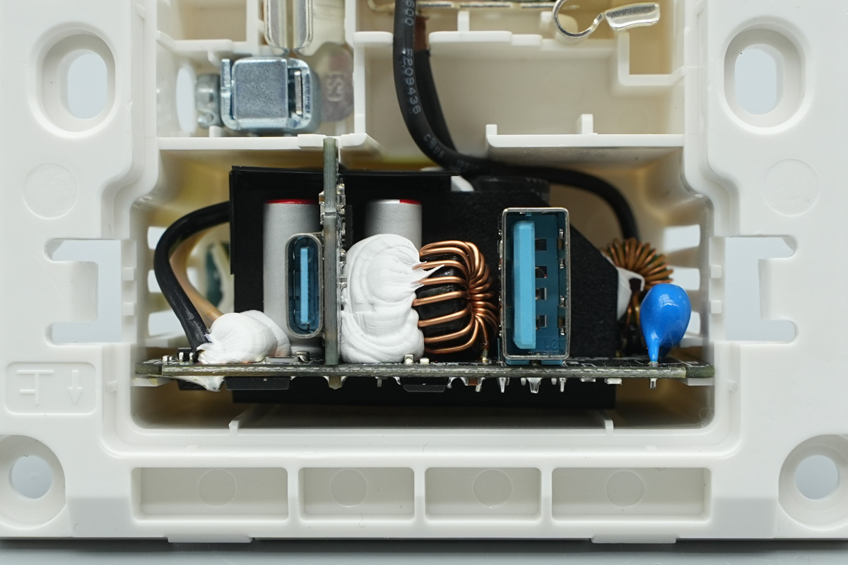 Teardown of the BULL UFCS Fast-Charging 86-Type Wall Panel-Chargerlab