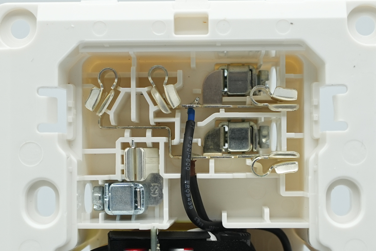 Teardown of the BULL UFCS Fast-Charging 86-Type Wall Panel-Chargerlab