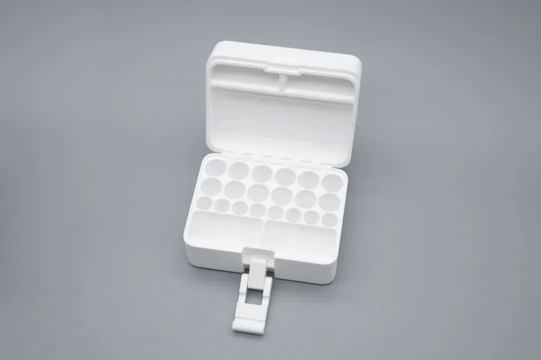 AA Meets Coin Cells | Hands-On with a Multifunctional 3D Printed Battery Case-Chargerlab