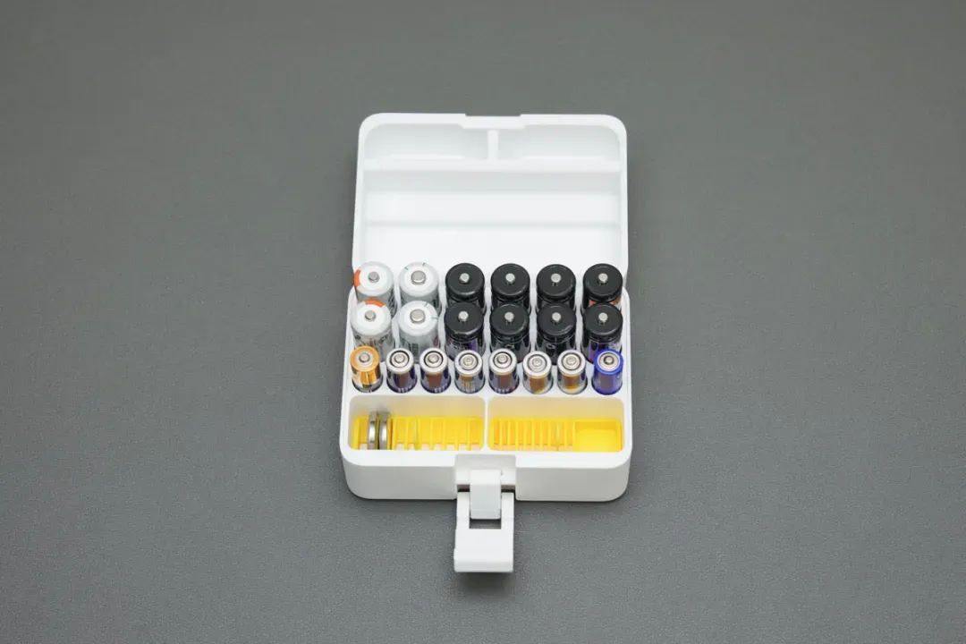 AA Meets Coin Cells | Hands-On with a Multifunctional 3D Printed Battery Case-Chargerlab