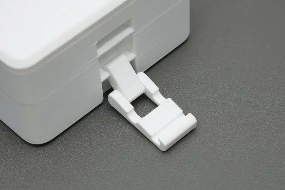 AA Meets Coin Cells | Hands-On with a Multifunctional 3D Printed Battery Case-Chargerlab