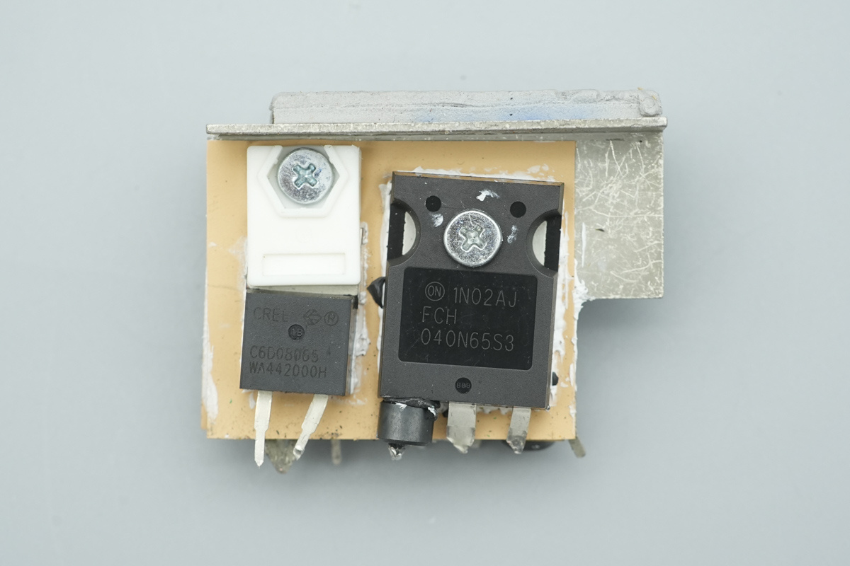 Teardown of the Delta 3000W SiC Server PSU (DPS-3000AB-22A)-Chargerlab