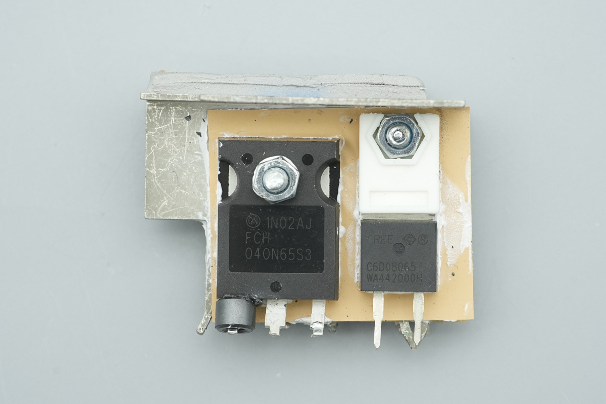Teardown of the Delta 3000W SiC Server PSU (DPS-3000AB-22A)-Chargerlab