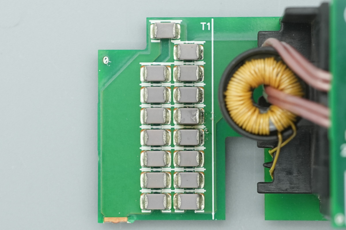 Teardown of the Delta 3000W SiC Server PSU (DPS-3000AB-22A)-Chargerlab