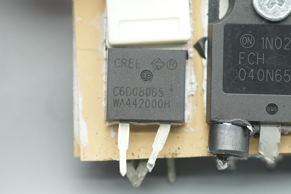 Teardown of the Delta 3000W SiC Server PSU (DPS-3000AB-22A)-Chargerlab
