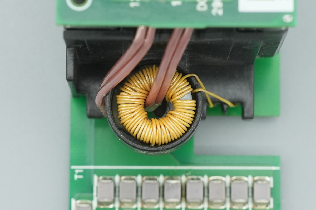 Teardown of the Delta 3000W SiC Server PSU (DPS-3000AB-22A)-Chargerlab