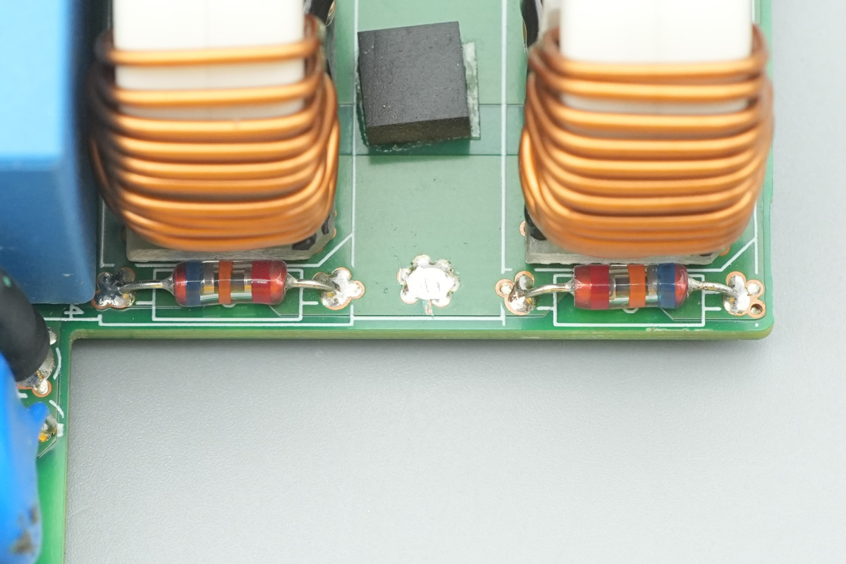Teardown of the Delta 3000W SiC Server PSU (DPS-3000AB-22A)-Chargerlab