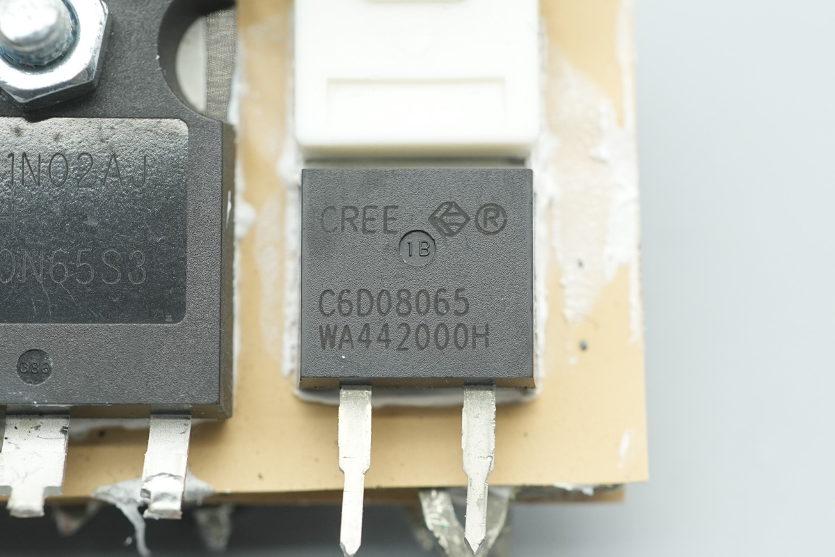 Teardown of the Delta 3000W SiC Server PSU (DPS-3000AB-22A)-Chargerlab