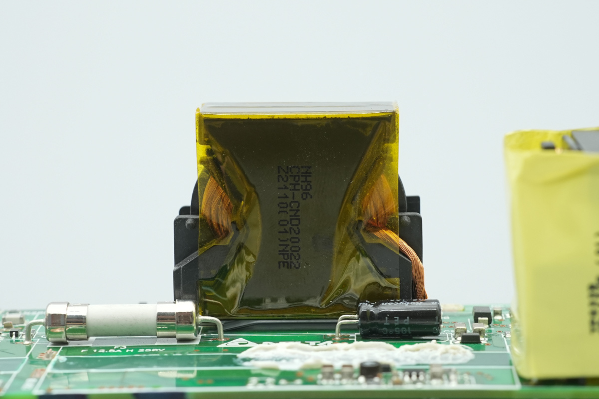 Teardown of the Delta 3000W SiC Server PSU (DPS-3000AB-22A)-Chargerlab