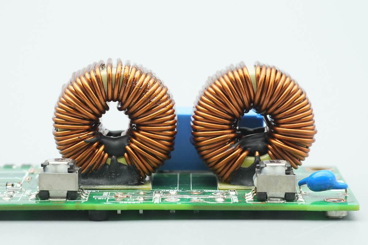 Teardown of the Delta 3000W SiC Server PSU (DPS-3000AB-22A)-Chargerlab