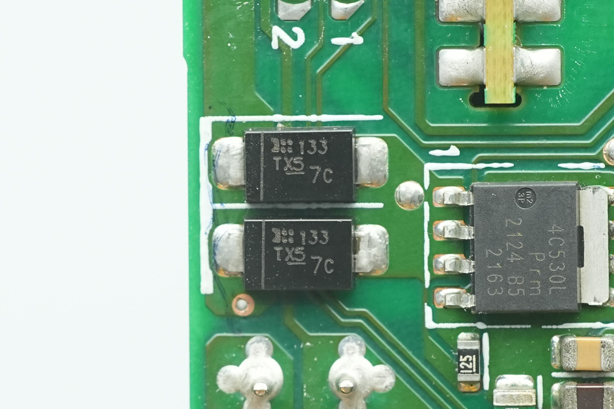 Teardown of the Delta 3000W SiC Server PSU (DPS-3000AB-22A)-Chargerlab