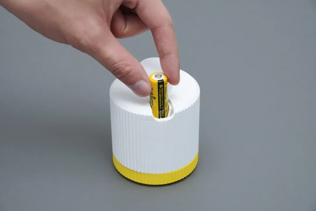 Revolutionizing Desktop Storage | Hands-on with the 3D-Printed 8-Slot 