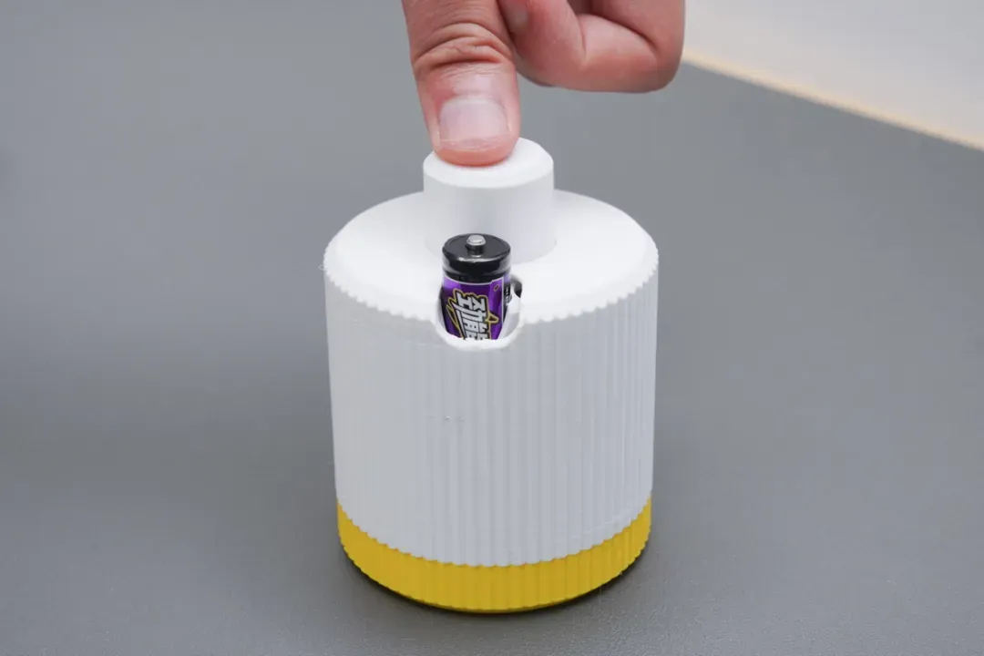 Revolutionizing Desktop Storage | Hands-on with the 3D-Printed 8-Slot 