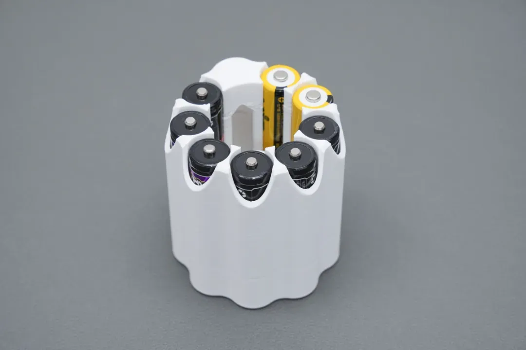 Revolutionizing Desktop Storage | Hands-on with the 3D-Printed 8-Slot 