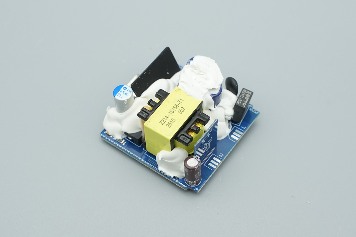 Teardown of the UGREEN 30W USB-C GaN Fast Charger-Chargerlab