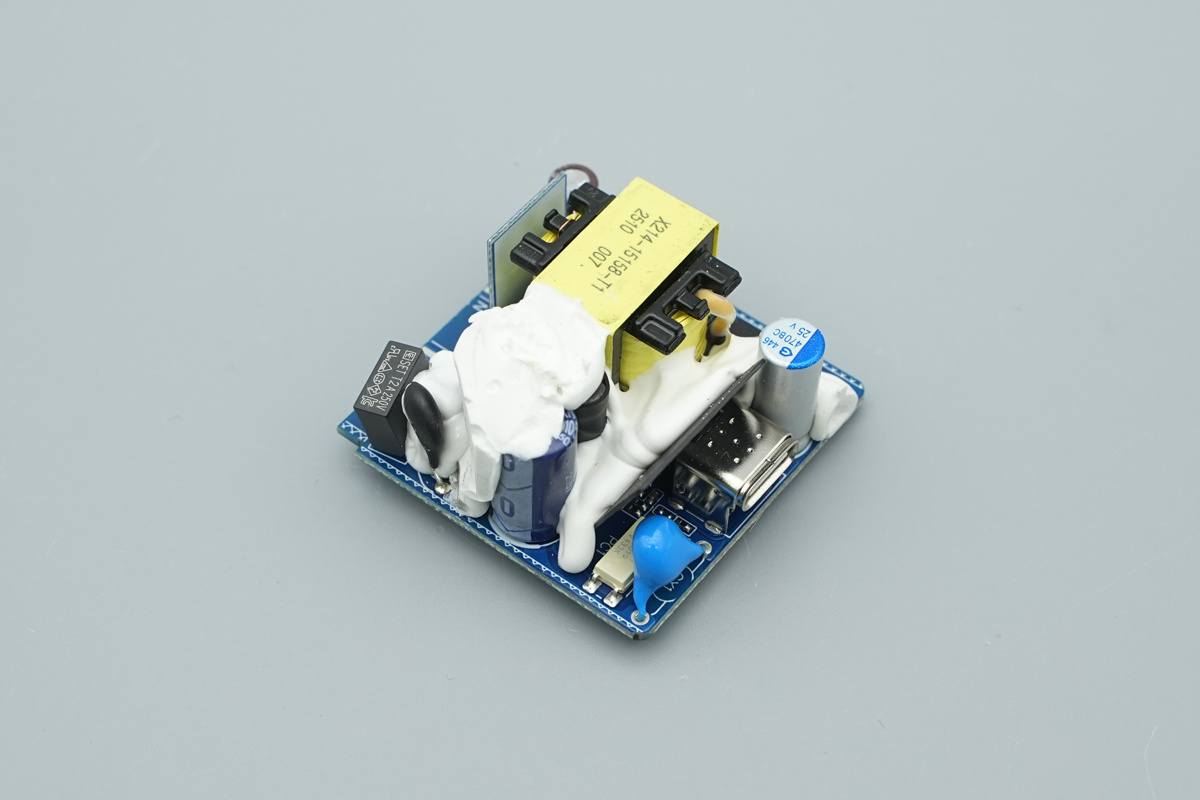 Teardown of the UGREEN 30W USB-C GaN Fast Charger-Chargerlab