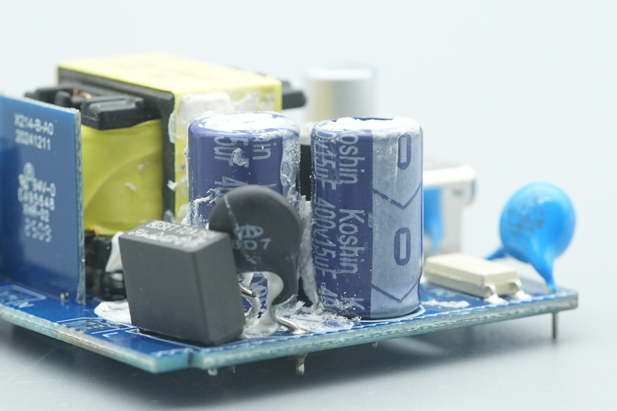 Teardown of the UGREEN 30W USB-C GaN Fast Charger-Chargerlab