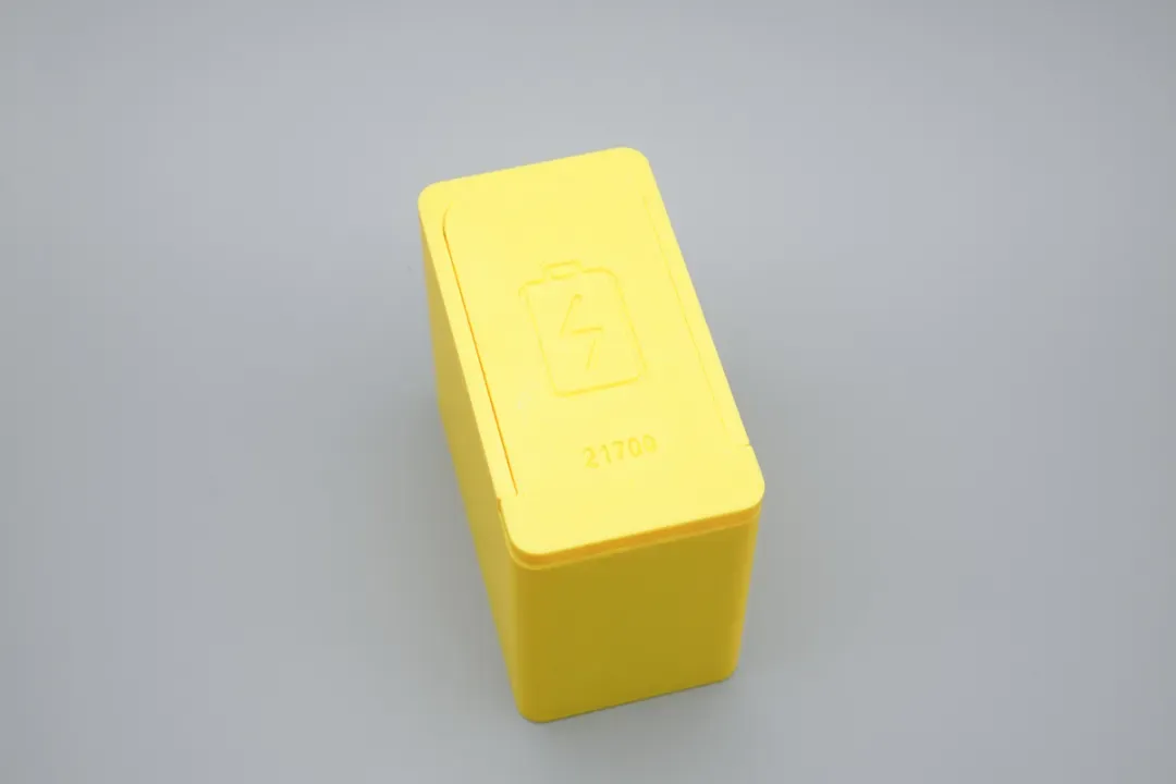 8-Bay Isolated Short-Circuit Protection, Hands-On with the Dedicated 21700 Battery Storage Box-Chargerlab