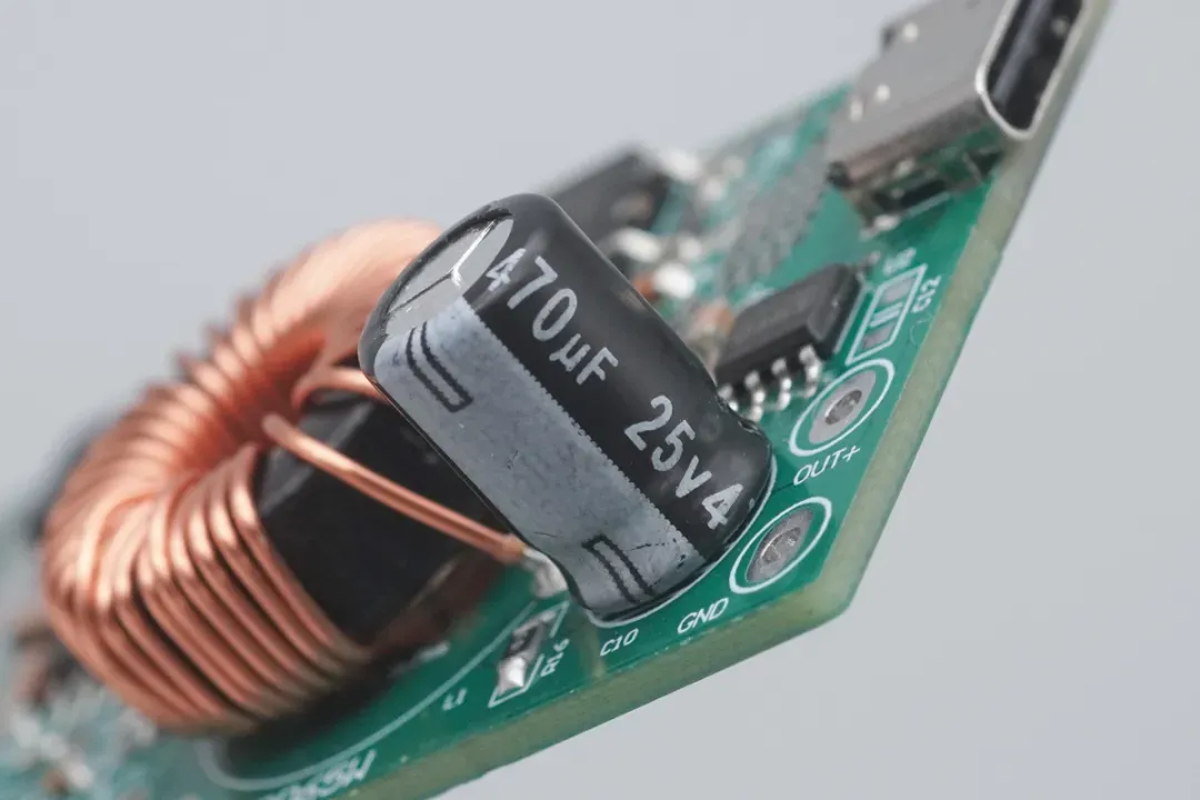 120V High-Voltage Resilience & High Efficiency | Hands-On with the Two-Wheeled EV Fast Charging Solution-Chargerlab
