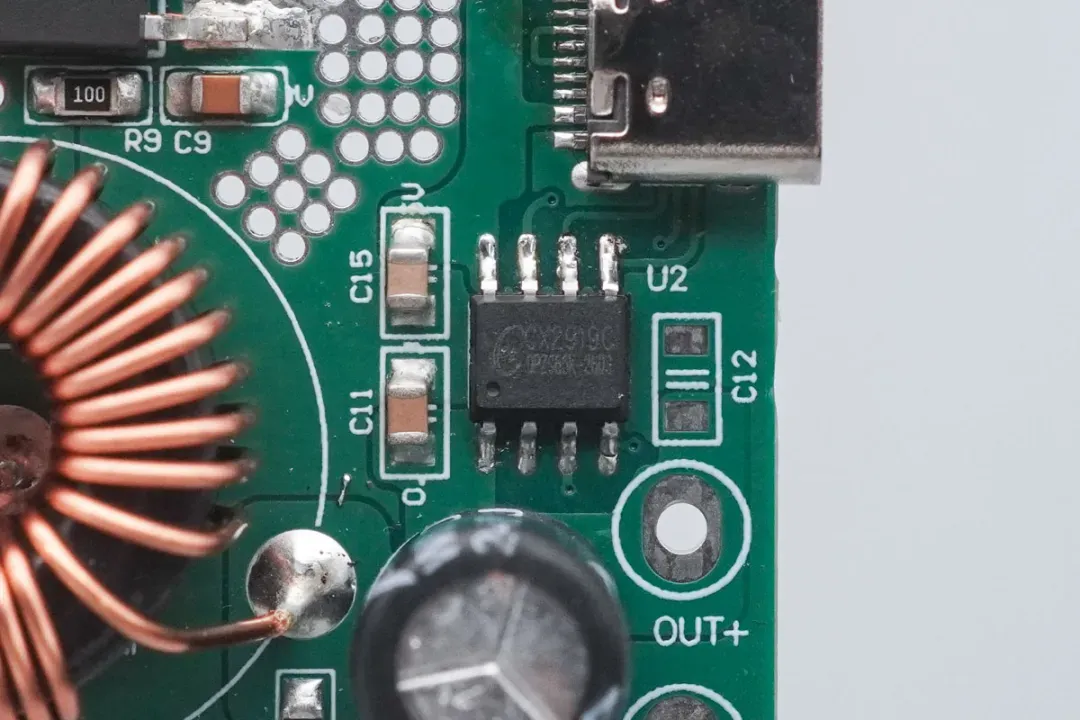 120V High-Voltage Resilience & High Efficiency | Hands-On with the Two-Wheeled EV Fast Charging Solution-Chargerlab